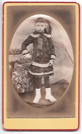FOTOGRAFIA NIÑA (NO FOTOGRAFO) SOBRE 1870 EN OVALO CON RELIEVE