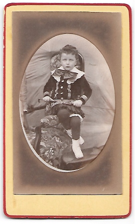 FOTOGRAFIA NIÑA (NO FOTOGRAFO) SOBRE 1870 EN OVALO CON RELIEVE