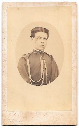 FOTOGRAFIA JOVEN CON UNIFORME MILITAR 1869