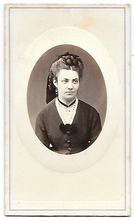 FOTOGRAFIA RETRATO DE SEÑORA EN OVALO CON RELIEVE (NO FOTOGRAFO) SOBRE 1870