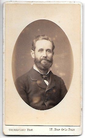 FOTOGRAFIA RETRATO DE SEÑOR EN OVALO CON RELIEVE FOTO TOURANCHET PARIS 1870
