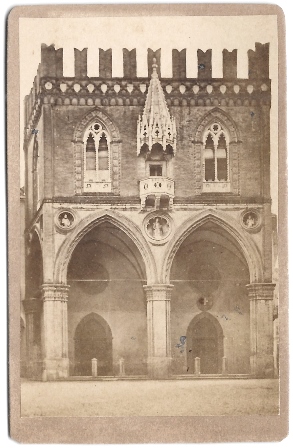 FOTO PALAZZO DELLA MERCANZIA, BOLOGNA FOTOGRAFIA DELL EMILIA