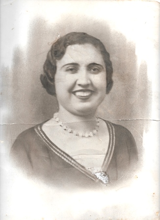 FOTOGRAFIA RETRATO DE SEÑORA CON CELO EN REVERSO Y ARRUGA