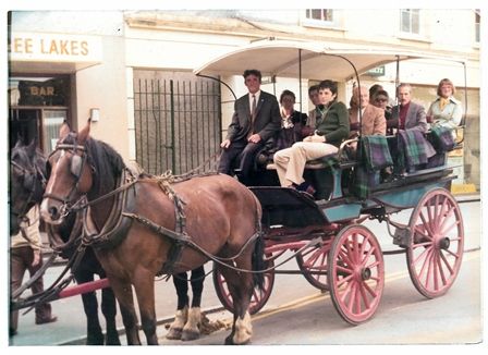 FOTOGRAFIA DE COCHE DE CABALLOS EN GIBRALTAR SOBRE 1980