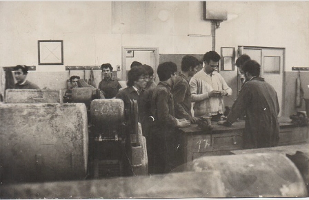 FOTOGRAFIA DEL COLEGIO VALCARCEL (CADIZ) AÑO 1972