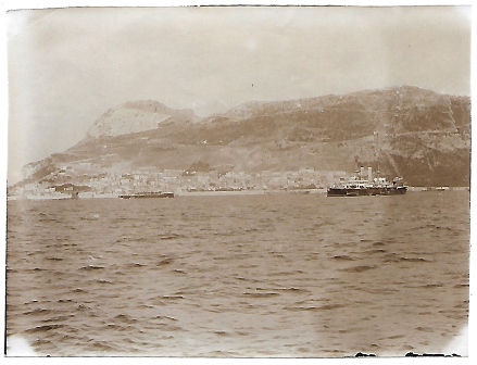 FOTOGRAFIA VISTA DE GIBRALTAR DESDE EL MAR SOBRE 1890