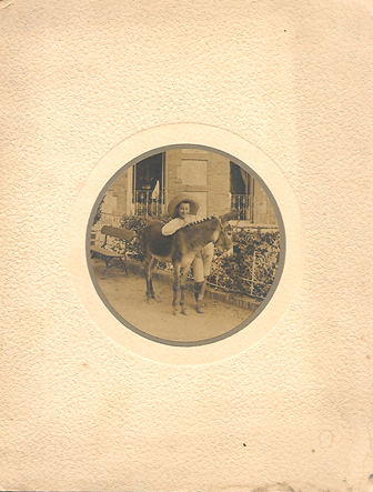 FOTOGRAFIA NIÑO Y BURRITO SOBRE 1920