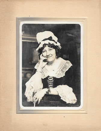 FOTOGRAFIA RETRATO DE SEÑORA MEDIO CUERPO SOBRE 1930