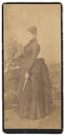 FOTOGRAFIA DE SEÑORA DE CUERPO ENTERO SOBRE 1880