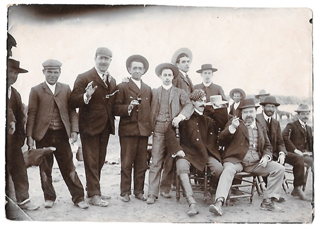 FOTOGRAFIA EN PAPEL FINO. REUNION DE SEÑORES, SOBRE 1900