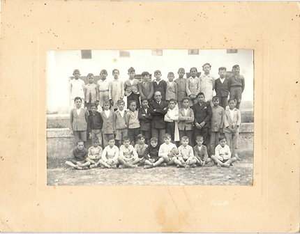 FOTOGRAFIA REUNION ALUMNOS CON PROFESOR SOBRE 1930