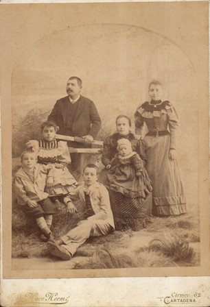 REUNION FAMILIAR - FOTOGRAFIA ARTISTICA J. DE HARO HNOS.- CARTAGENA AÑO 1893