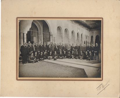 REUNION EN GRANADA - FOTOGRAFIA F. HENARES. SOBRE 1920