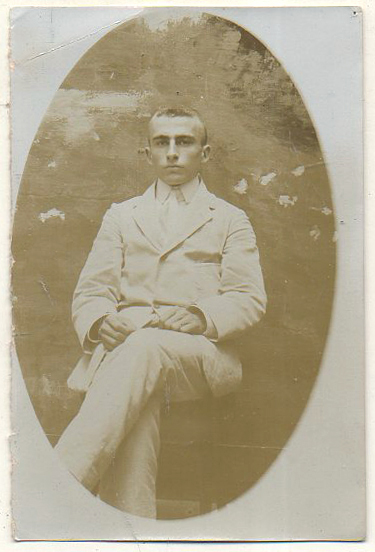 FOTOGRAFIA DE SEÑOR SENTADO - SOBRE 1930