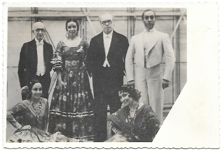FOTOGRAFIA DE ANTONIO TRIANA (EL ESPECTRO) DE EL AMOR BRUJO CON MANUEL DE FALLA , ETC. SOBRE 1933
