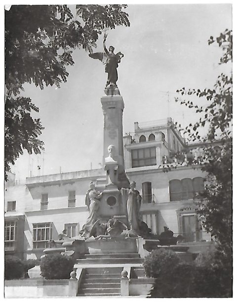 FOTOGRAFIA MONUMENTO EN LA ALAMEDA APODACA DEL MARQUES DE COMILLAS CADIZ