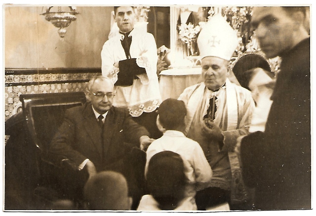 FOTOGRAFIA OBISPO T.G. MARTINEZ DEL CERRO-PADRE MARCELINO 25-5-1954 (CADIZ) MOVELLAN