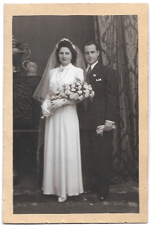 FOTOGRAFIA DE BODA EN ESTUDIO SEVILLA 27-9-1941 FOTO RAMIREZ DE ARELLANO