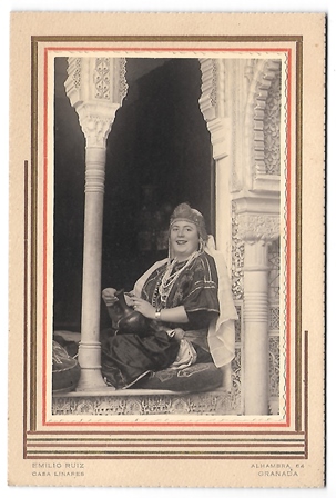 FOTO DE SEÑORA EN LA ALHAMBRA GRANADA AÑOS 30 FOTO E. RUIZ CASA LINARES