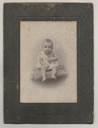 FOTO DE BEBE FOTOGRAFO J. BEAUCHY SEVILLA AOBRE 1900