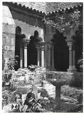 FOTOGRAFIA: CLAUSTRO DEL ANTIGUO MONASTERIO DE SAN PAU DEL CAMPO (BARCELONA)