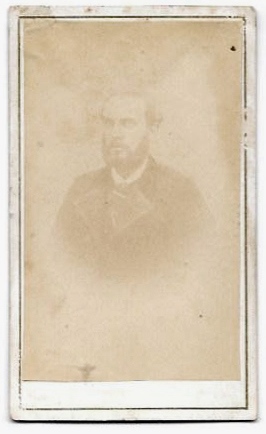 RETRATO DE SEÑOR CON BARBA SOBRE1880. JOUANT Y LAHORE, MONTEVIDEO. FOTO ALGO QUEMADA.