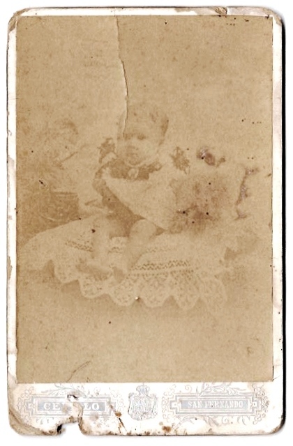 FOTOGRAFIA DE BEBE SOBRE 1890. FOTO CEPILLO, SAN FERNANDO. DESLUCIDA