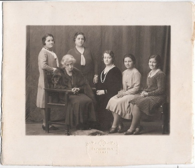 FOTOGRAFIA DE GRUPO DE MUJERES. FOTO CASTELLANO, SEVILLA. SOBRE 1910.