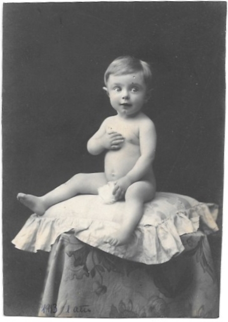 FOTO ANTIGUA DE ESTUDIO, BEBE, SOBRE 1913. 12,5 X 9 CM. FOTO SEGUNDO, MADRID.