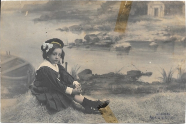 FOTO DE ESTUDIO ILUMINADA DE GLORIA SOBRE 1912 O 1913. 20 X 13,5 CM. FOTO SEGUNDO, MADRID.