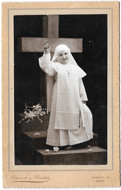FOTO DE ESTUDIO PEPITA M. BENITEZ DE PRIMERA COMUNION. 16,5 X 10,5 CM.CADIZ