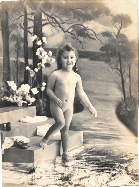 FOTO ANTIGUA DE ESTUDIO NIÑA PEQUEÑA. 22,5 X 17 CM. AÑO 1926. SEGUNDO Y ROSITA CADIZ