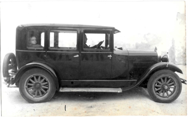 FOTOGRAFIA ANTIGUA CADIZ 1930, CHEVROLET CON SEGUNDO GARCIA CRESPO. 24 X 15 CM.