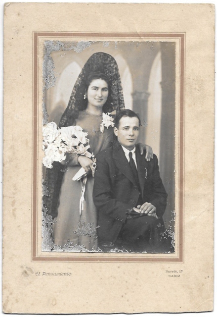FOTO DE ESTUDIO DE BODA. SOBRE 1926. TAMAÑO: 13,5 X 20 CM. EL PENSAMIENTO CADIZ