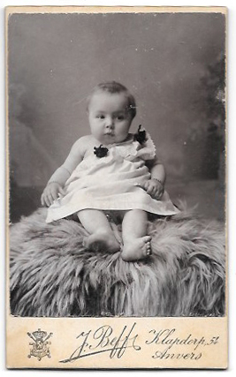 POSADO DE BEBE EN ESTUDIO FOTO J. BELF. ANVERS. SOBRE 1880