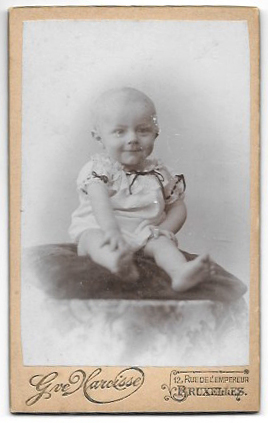 POSADO DE BEBE EN ESTUDIO FOTO GVE. NARCISSE BRUSELAS. SOBRE 1880