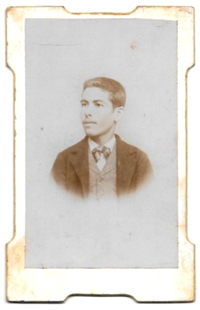 FOTOGRAFIA DE JOVEN SOBRE 1900.
