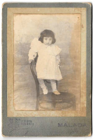 FOTO RETRATO DE NIÑA DE CUERPO ENTERO. FOTO J. PARRA (MALAGA) SOBRE 1930