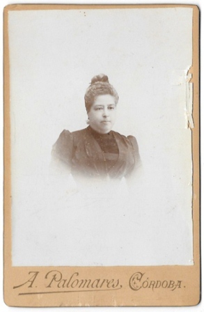 FOTO RETRATO SEÑORA. FOTO A. PALOMARES SOBRE 1885 (CORDOBA). IMPRESO EN REVERSO