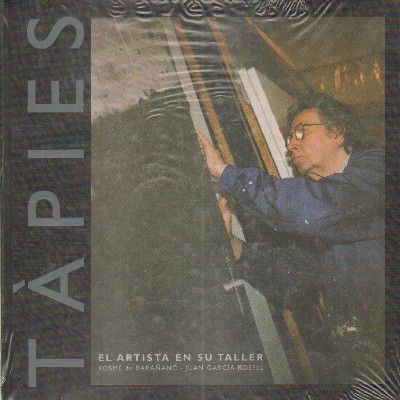 TAPIES. EL ARTISTA EN SU TALLER.