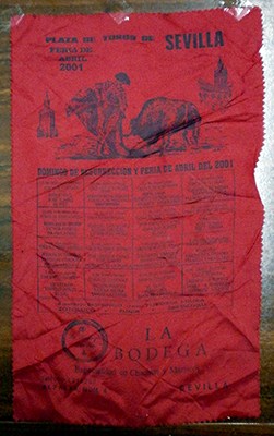 CARTEL DE TOROS EN SEDA ROJA. FERIA DE ABRIL 2001, SEVILLA.