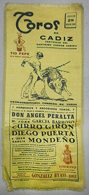 CARTEL DE TOROS EN SEDA AMARILLA SOBRE PAPEL. CADIZ FESTIVIDAD DEL CORPUS CHRISTI 1959.