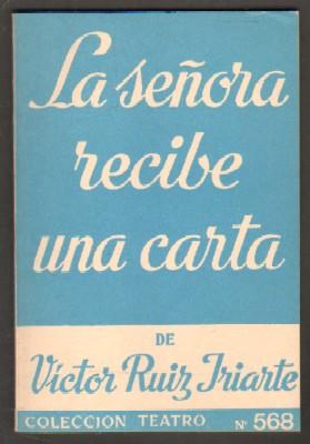 LA SEÑORA RECIBE UNA CARTA.