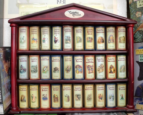 LOS CUENTOS DE CALLEJA. 360 CUENTOS MONTADOS EN SU MUEBLE. LA MITAD DE LA COLECCIÓN