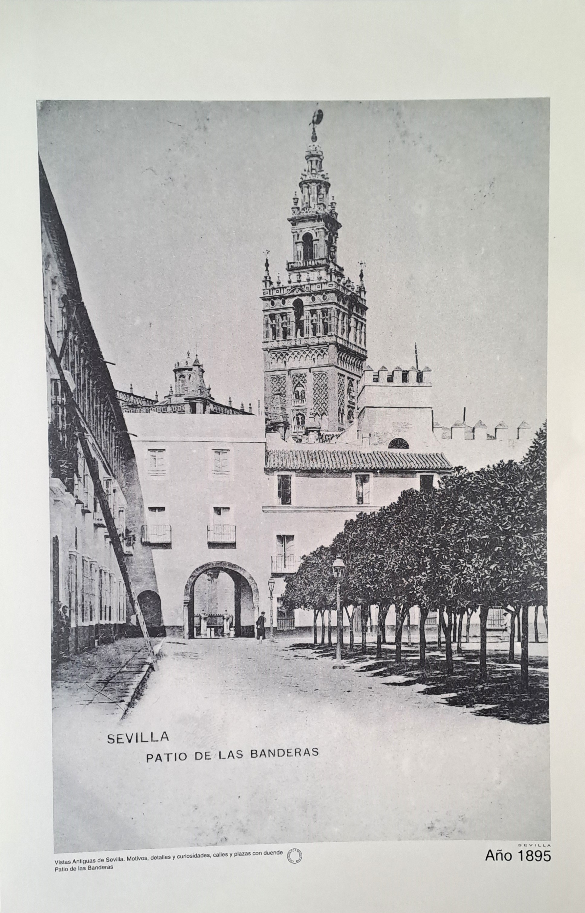REPRODUCION LAMINA VISTAS ANTIGUAS DE SEVILLA PATIO DE LAS BANDERAS AÑO 1895