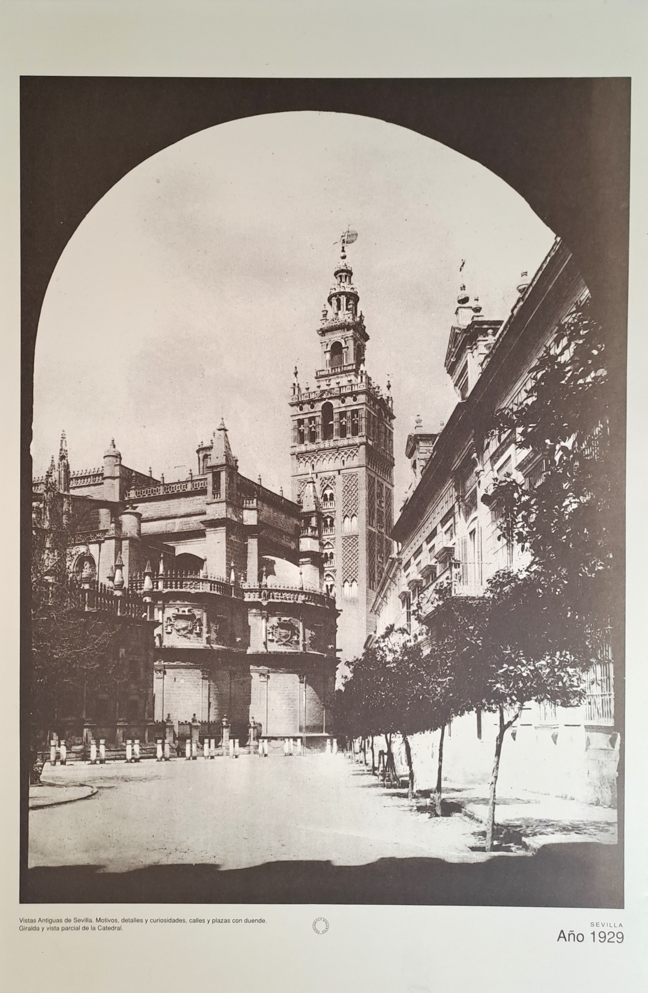 REPRODUCION LAMINA VISTAS ANTIGUAS DE SEVILLA GIRALDA Y VISTA PARCIAL DE LA CATEDRAL AÑO 1929