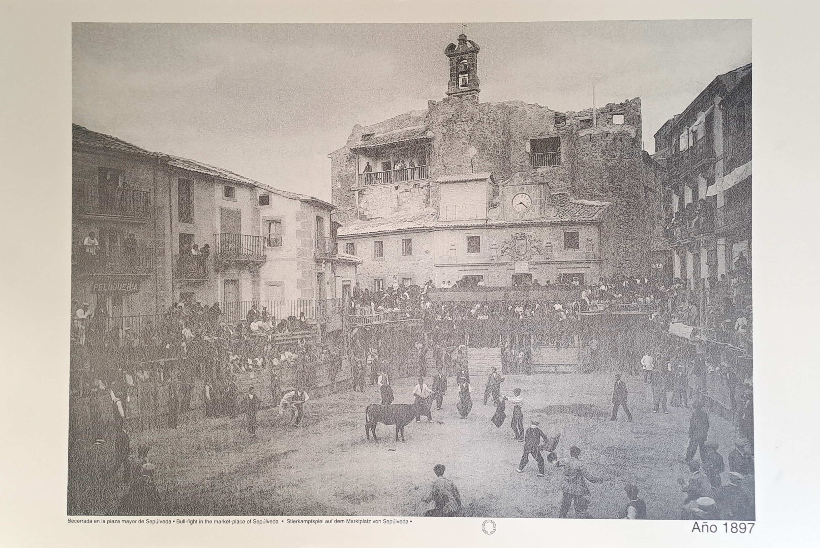 REPRODUCION LAMINA VISTAS BECERRADA EN LA PLAZA MAYOR DE SEPULVEDA  AÑO 1897