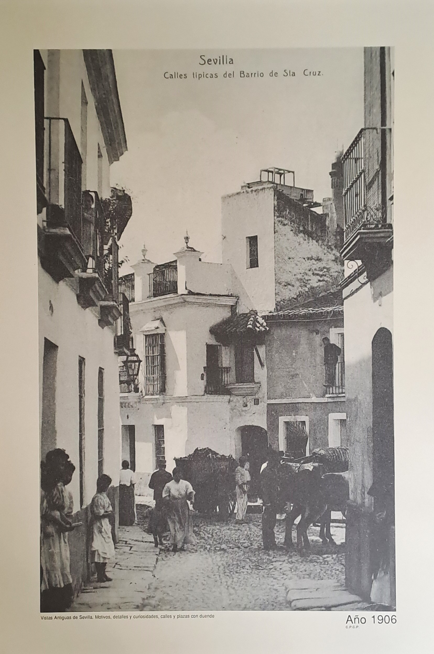 REPRODUCION LAMINA VISTAS ANTIGUAS DE SEVILLA CALLE TIPICA DEL BARRIO DE SANTA CRUZ AÑO 1906