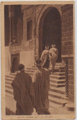 POSTAL DE MARRUECOS. ARABES ENTRANT DANS LA MOSQUÉE