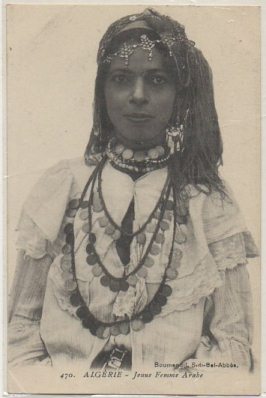 POSTAL DE ARGELIA. JEUNE FEMME ARABE